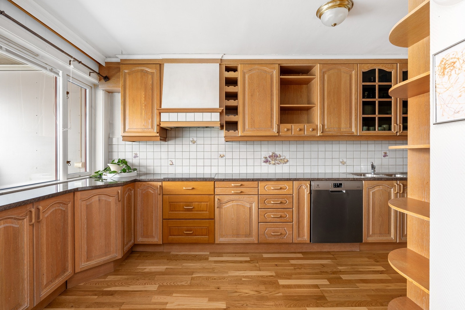 Kjøkken med integrerte hvitevarer Galleribilde