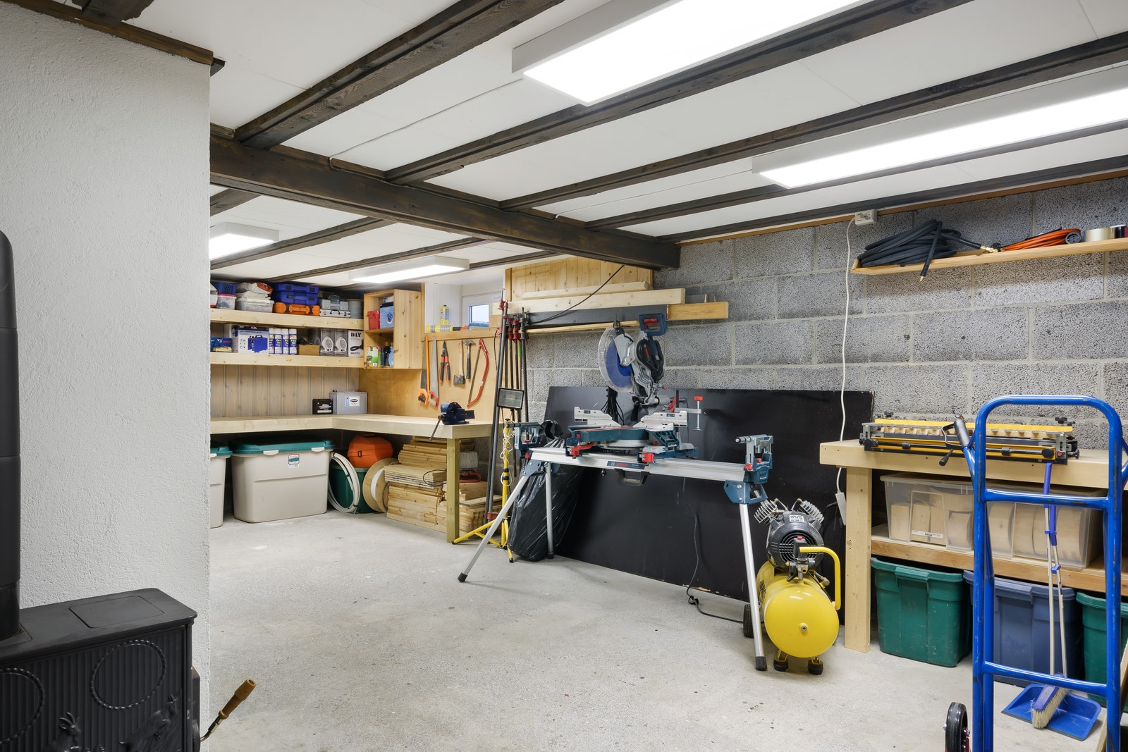 Snekkerbod i underetasje Galleribilde