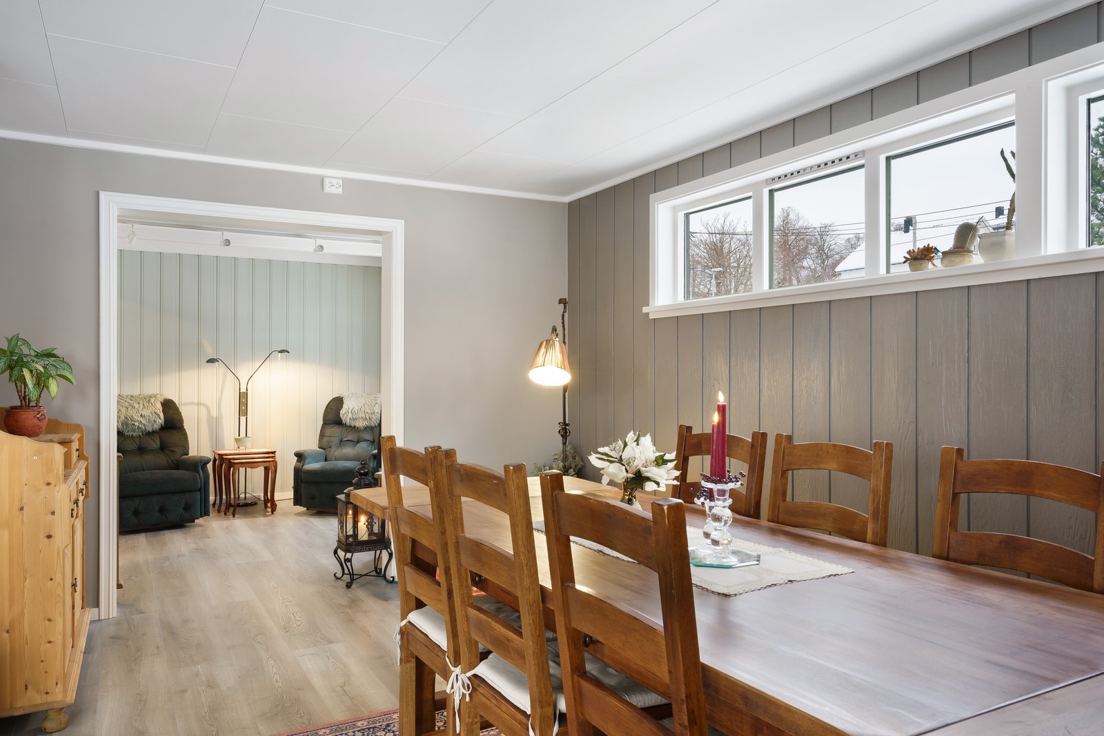 Del av stue, brukes i dag som spisestue Galleribilde