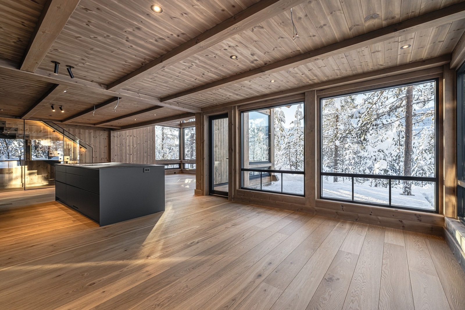 Rå timberframe følelse. Ren eleganse og meget god fjellatmosfære i hver detalj. Galleribilde