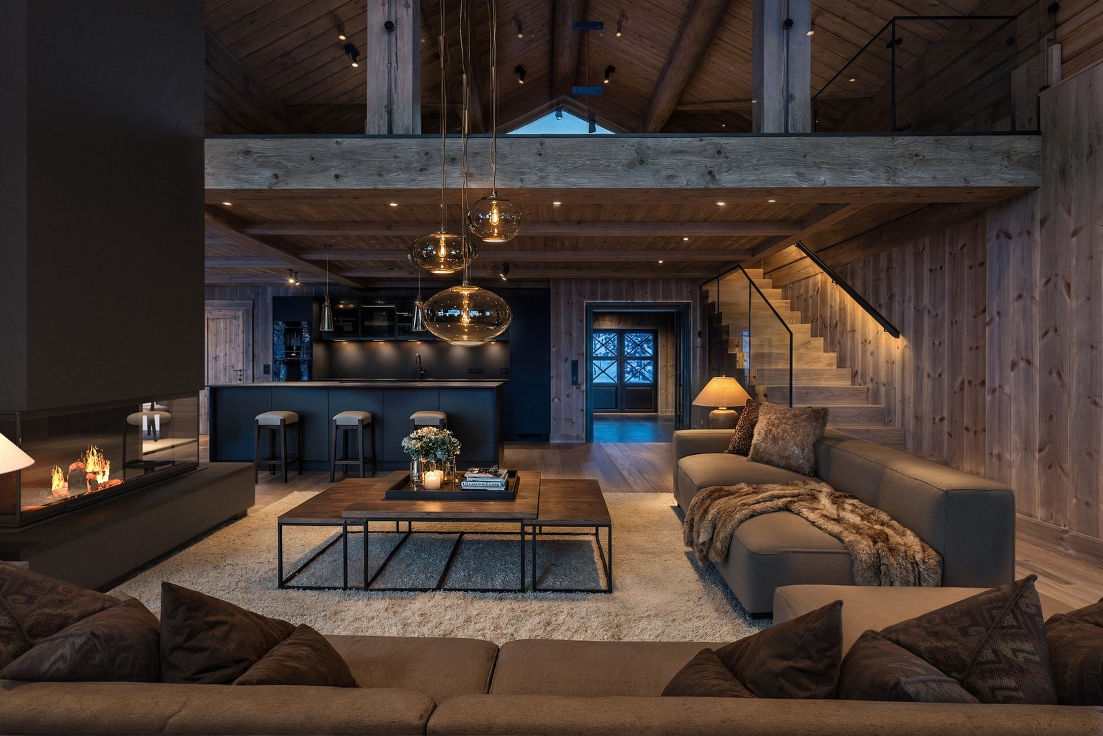 Spektakulær timberframe hytte beliggende privat og solrikt! Foto: Aurelijus Photography Galleribilde