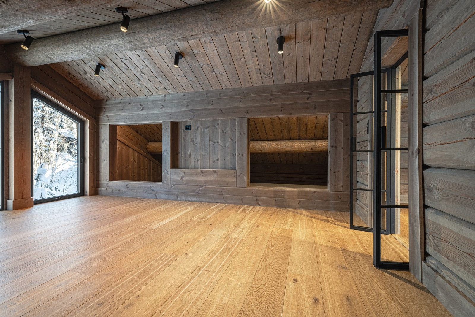 Plassbygde sengeløsninger på hems. Galleribilde