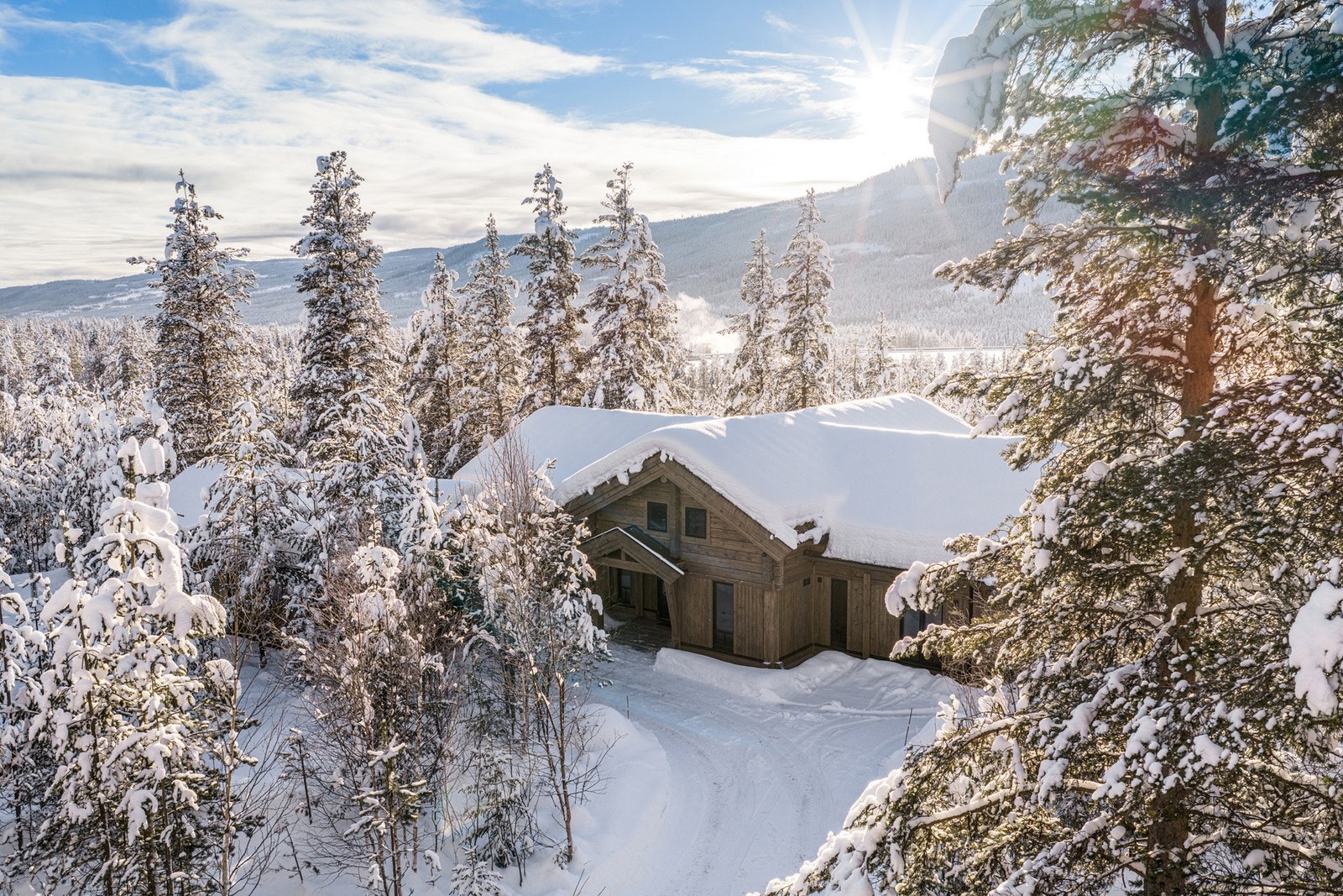 En spektakulær hytte med privat og skjermet beliggenhet i endevei ved Golf Alpin. Galleribilde
