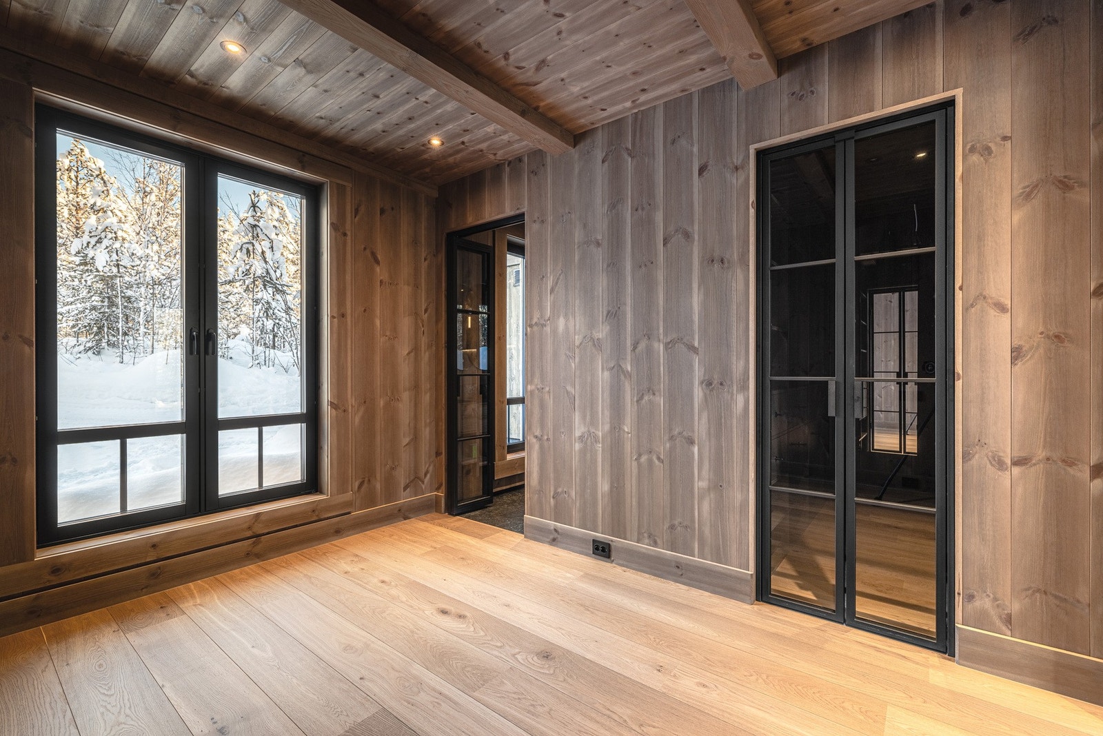 Hovedsoverom med inngang til eget eksklusivt baderom og walk in closet. Galleribilde