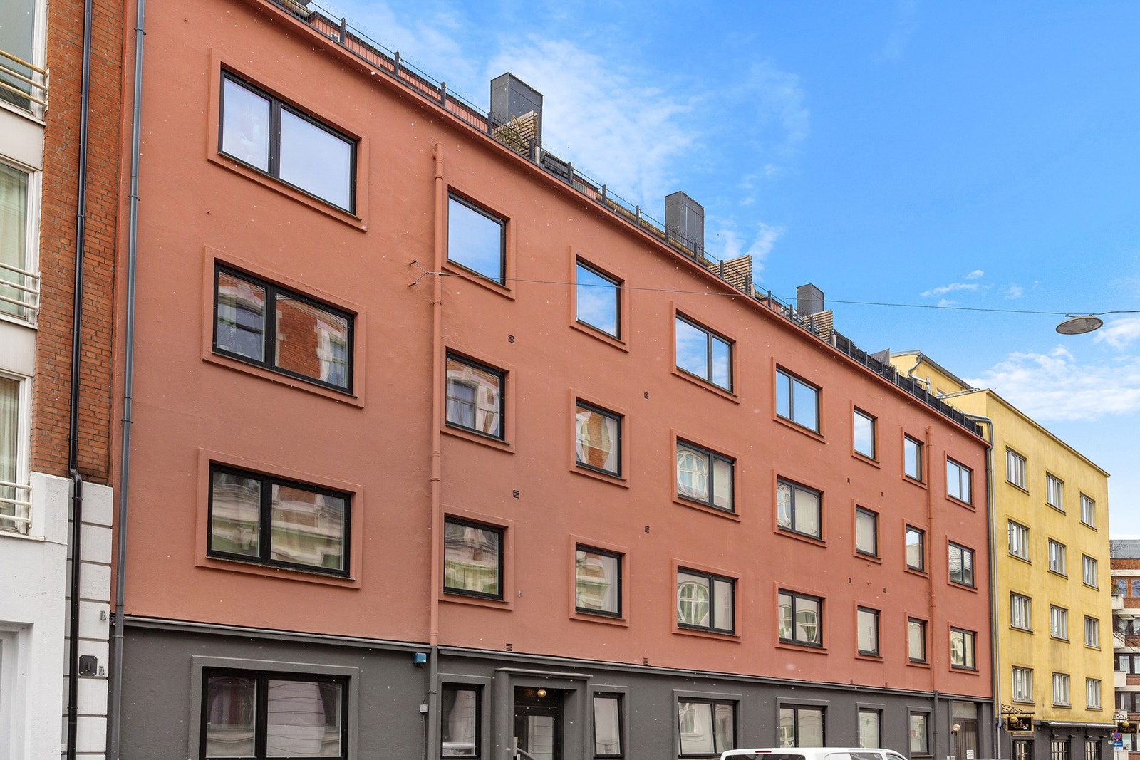 Fasade. Velkommen til et ettertraktet og sentralt boligområde på Majorstuen! Galleribilde