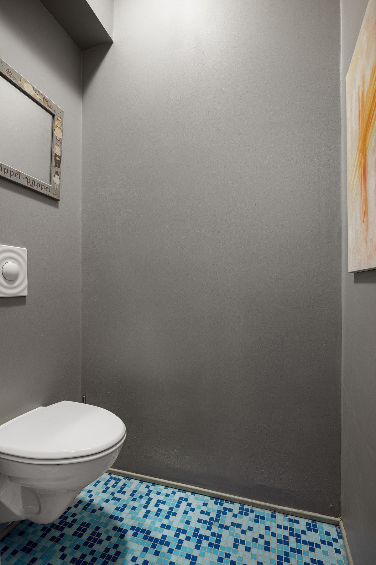 Separat toalettrom. En løsning som gir bedre flyt i hverdagen og er ekstra praktisk når man er flere i leiligheten. Galleribilde