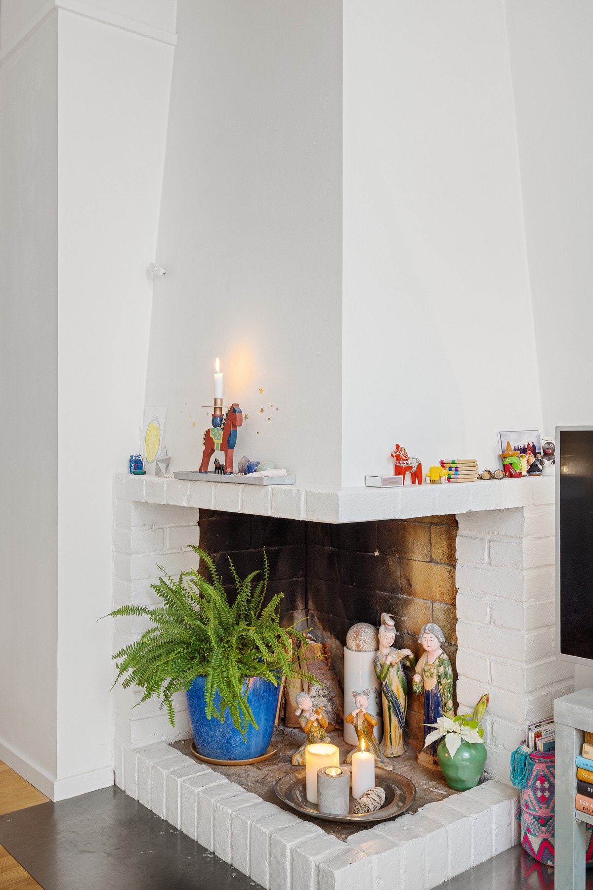 Leiligheten har en lun peis, perfekt når gradestokken kryper nedover! Galleribilde