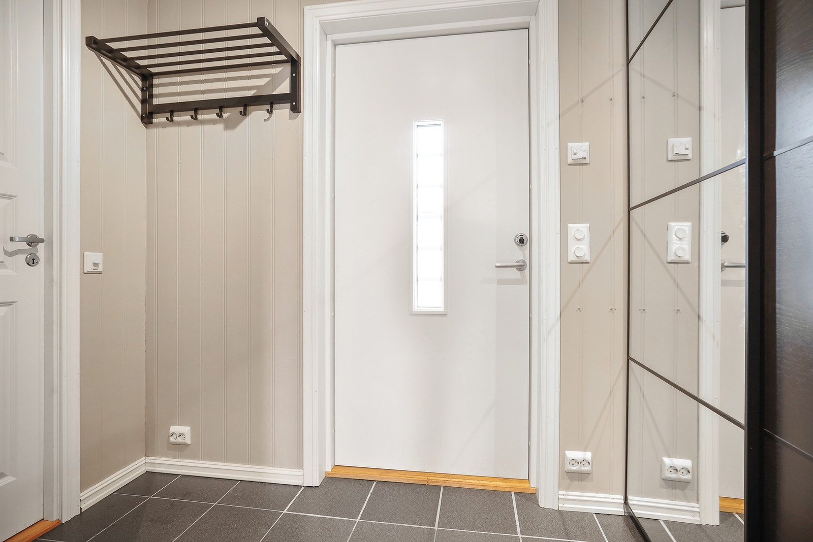 Vel inne blir du møtt av en lys entré. Galleribilde