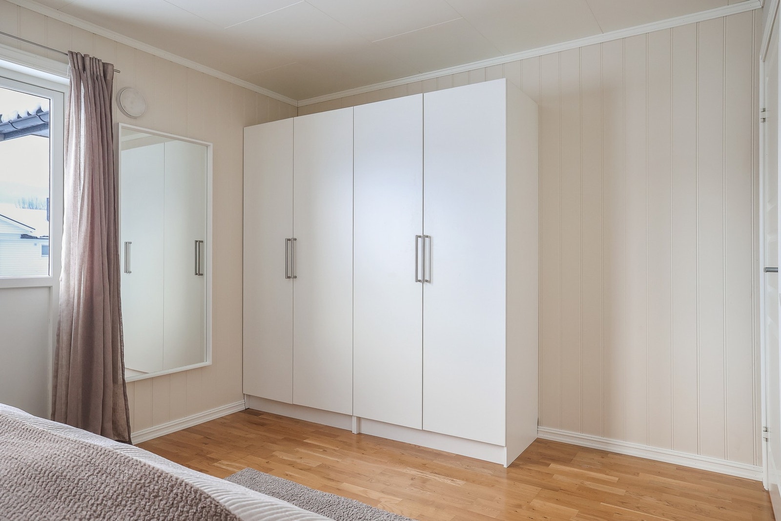 Fra dette soverommet er det utgang til terrasse. Galleribilde