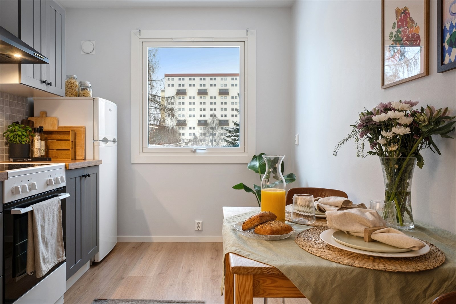 Her er det god plass til en hyggelig spisegruppe. Galleribilde