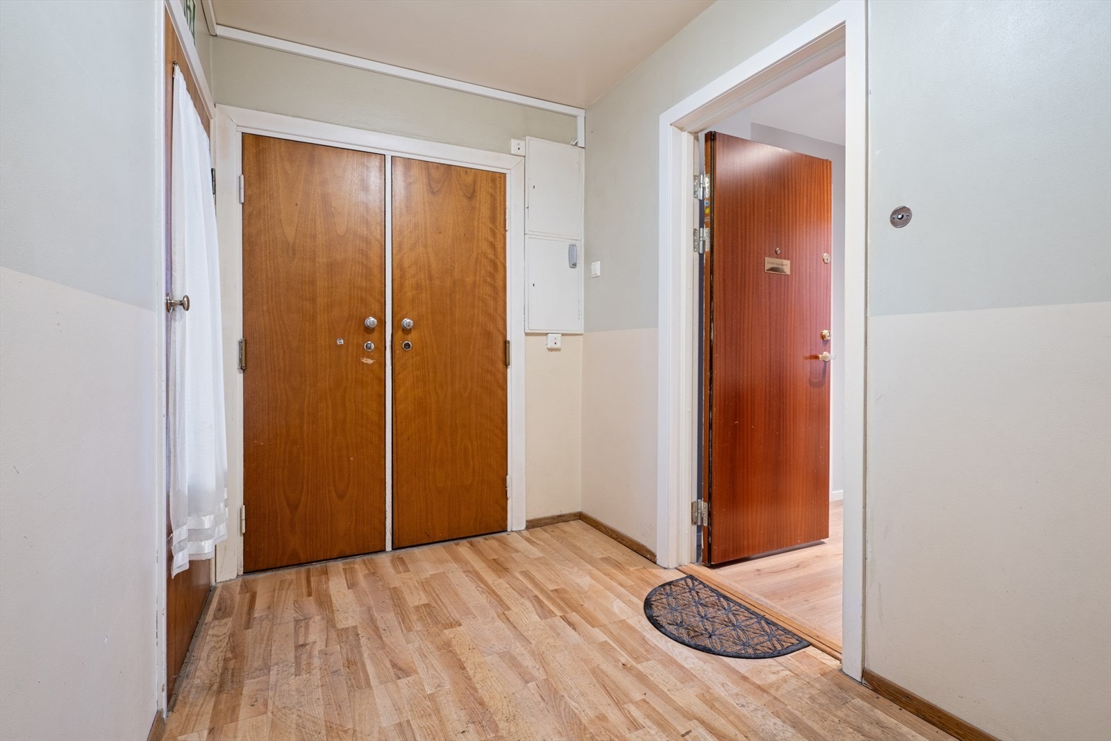 Leiligheten disponerer to boder. En bod er rett ved inngangspartiet på 3m². Galleribilde