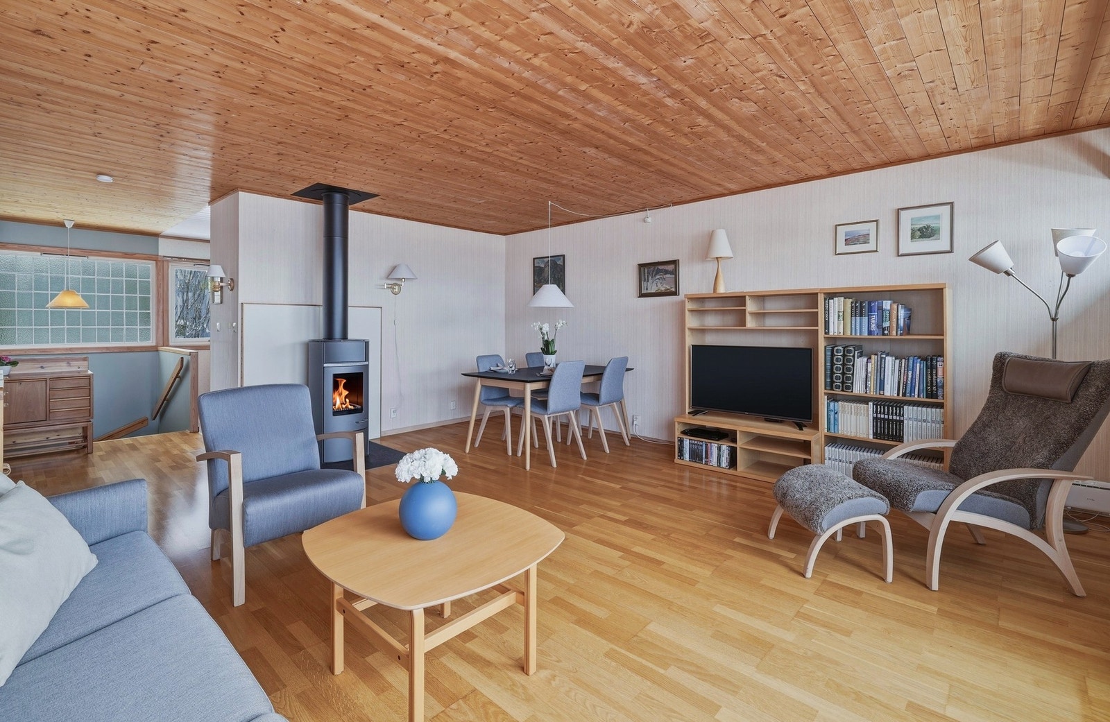 Det er også tilgang til loft med gode lagringsmuligheter. Galleribilde