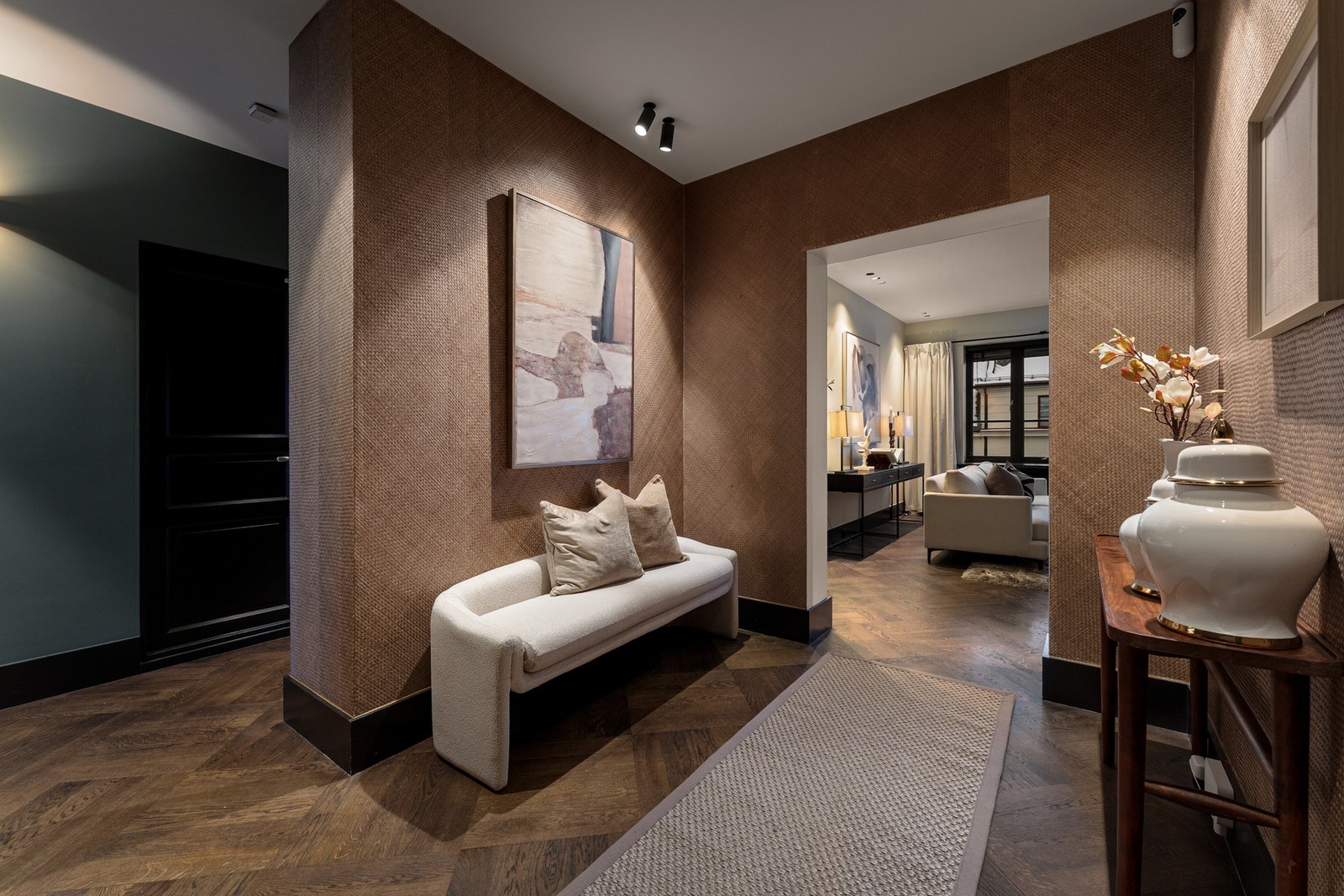 I tillegg disponerer leiligheten tre boder, som gir ettertraktet lagringsplass og fleksibilitet - både til sesongutstyr og mer permanent oppbevaring. Galleribilde