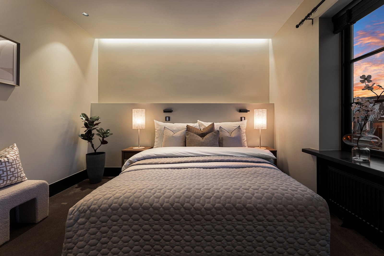 Hovedsoverommet er romslig og rolig plassert, og oppleves som en egen sone. Galleribilde