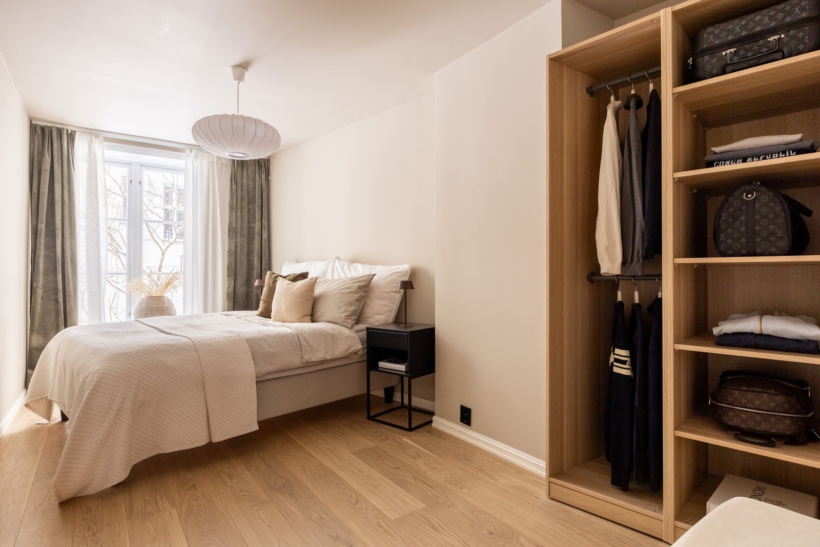 Boligen har totalt fire gode soverom med gode innredningsløsninger. Galleribilde