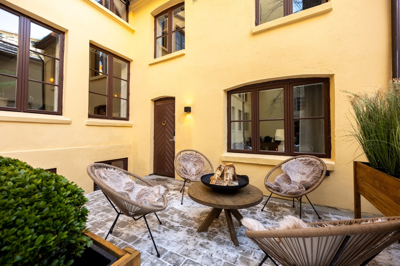 Renovert townhouse i indre bakgård med høy standard fra 2025/26 og unike detaljer. Galleribilde