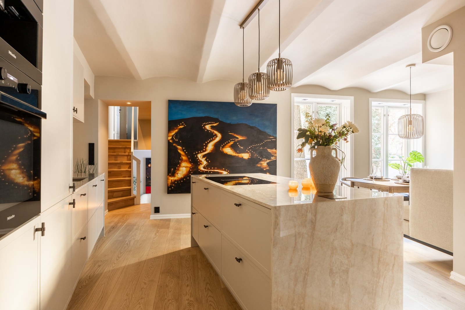 Balders gate 5F presenteres av Mekleriet ved Alexander Birkeland og Jeanette Risberget Bertoia. Galleribilde