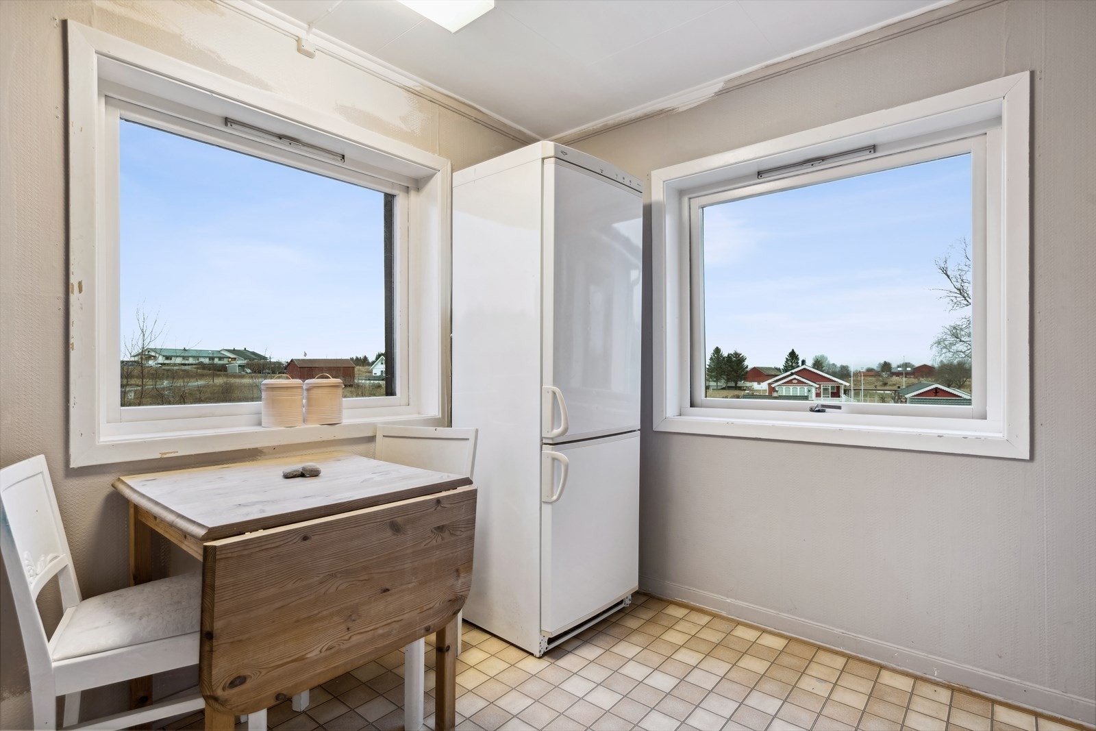 Fra kjøkkenet har du utsikt over vakre Mårnes. Galleribilde