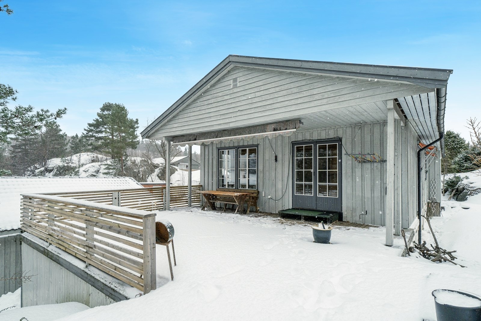 Her er det gode solforhold og god plass til diverse utemøblementer. Galleribilde