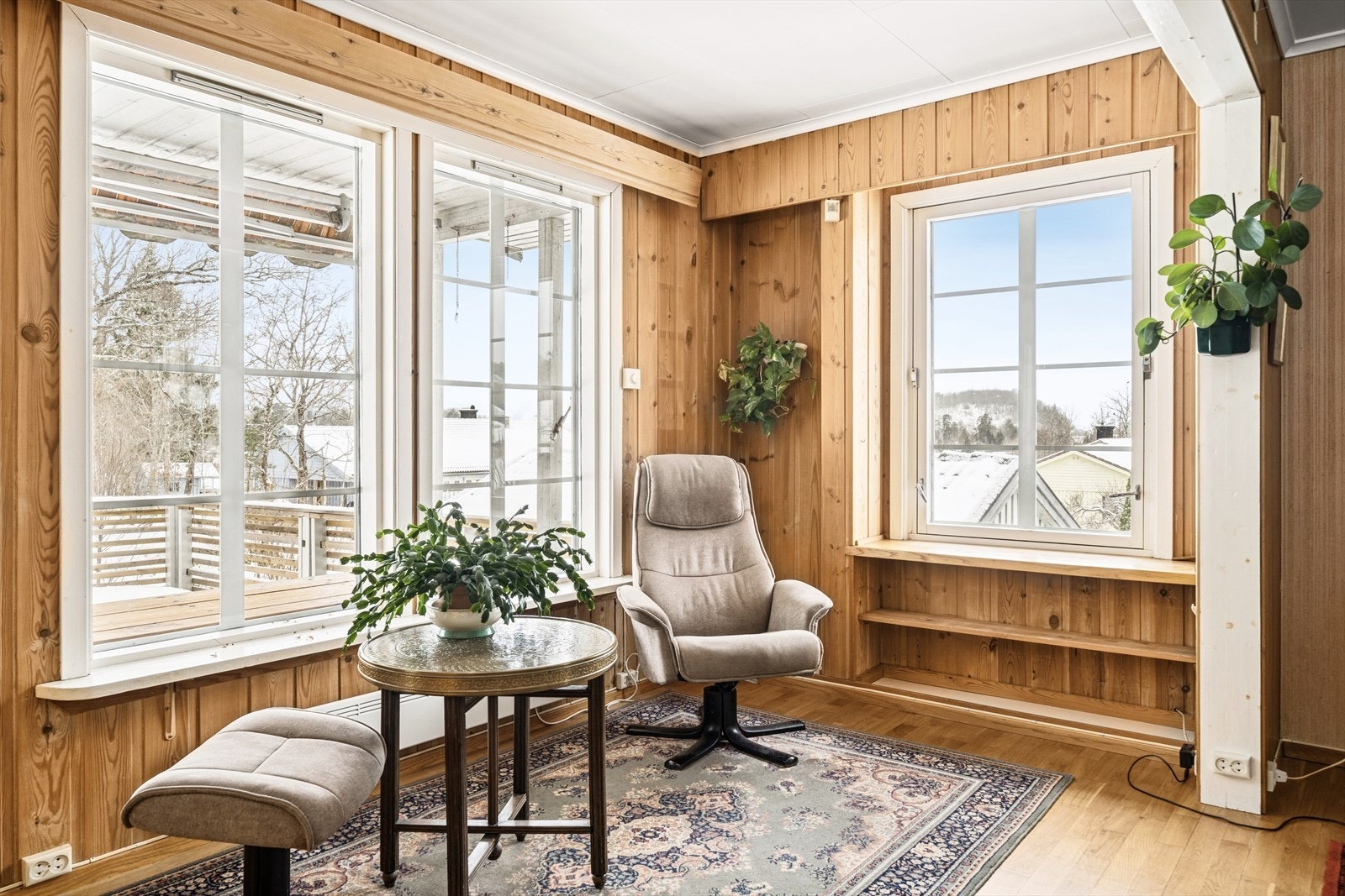 Stuen har flere soner og møbleringsmuligheter. Galleribilde