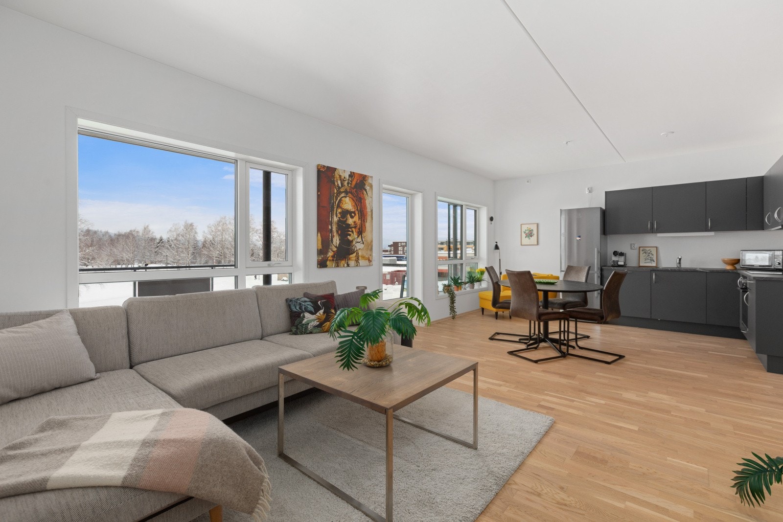 DNB Eiendom v/ Johanna Wenngren presenterer en romslig 2-roms eierleilighet i Teiealleen 12. Galleribilde