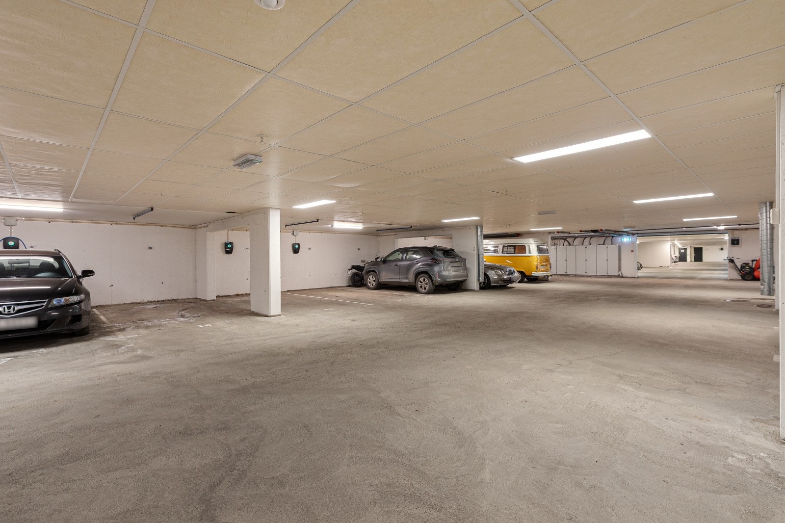 Det medfølger parkeringsplass i felles garasjeanlegg, samt en praktisk bod som gir gode oppbevaringsmuligheter. Galleribilde