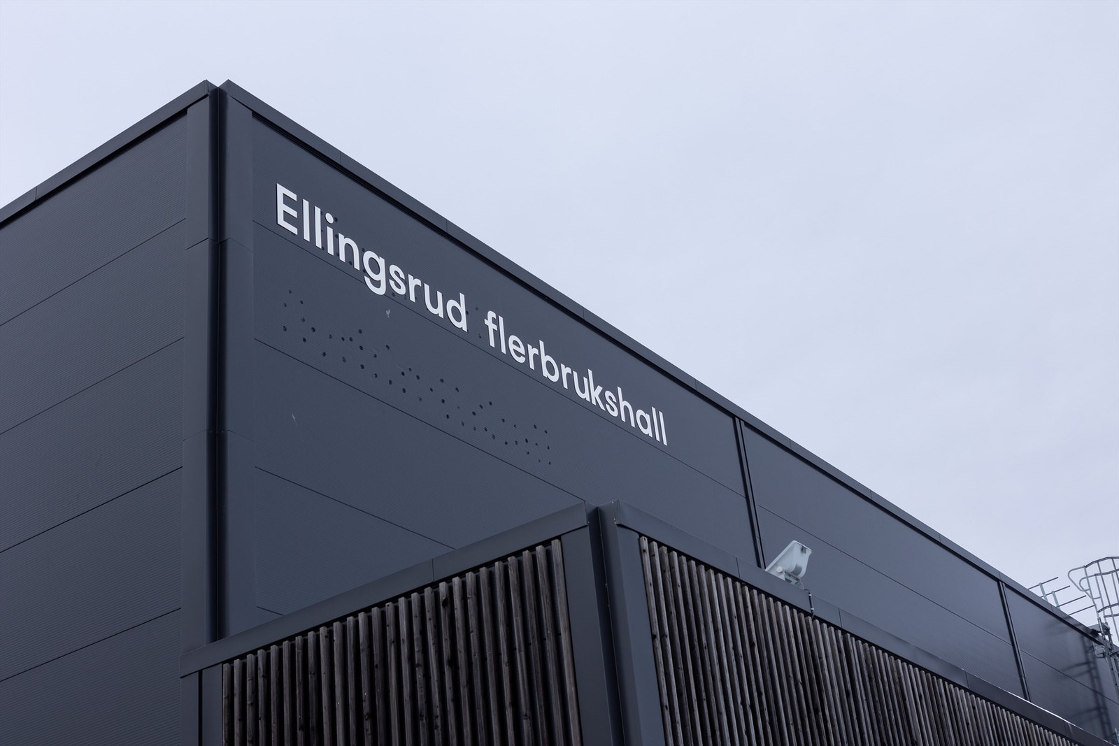 Bredt og aktivt fritidstilbud i nærområdet, med Ellingsrud idrettsanlegg, flerbrukshall, ridesenter og et sterkt idrettsmiljø gjennom Ellingsrud IL. Galleribilde