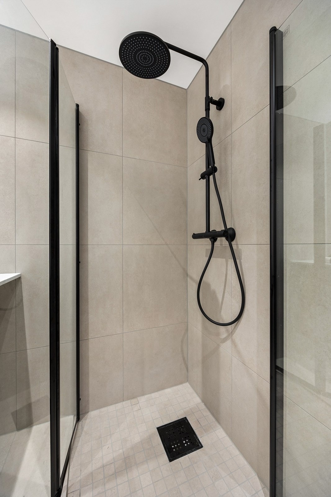 For ekstra komfort er det installert elektriske varmekabler i gulvet. Galleribilde