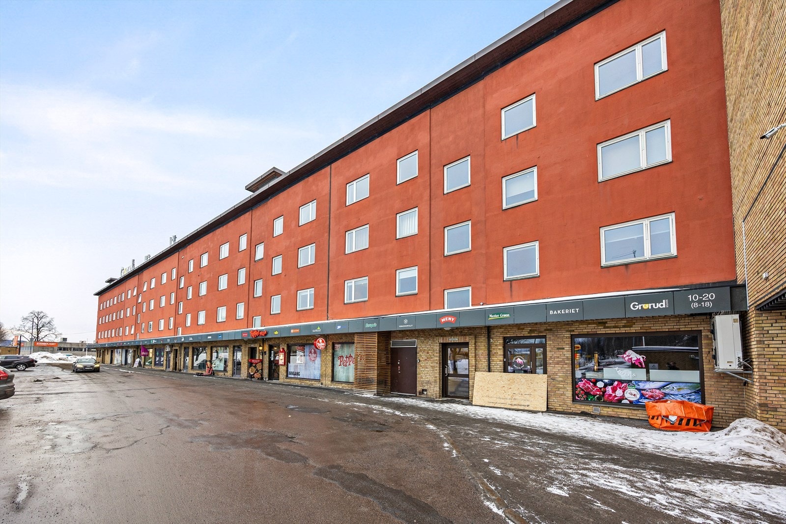 Bygningen har en sentral beliggenhet med adkomst via felles trapperom med dørtelefon. Galleribilde