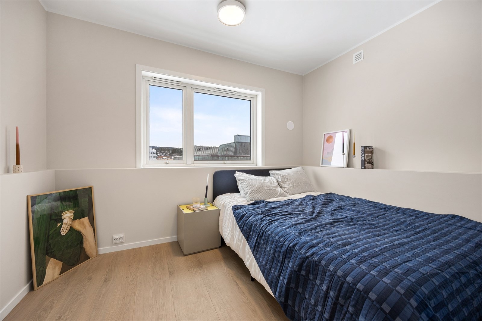 Det andre soverommet egner seg godt som barnerom, gjesterom eller kontor. Galleribilde