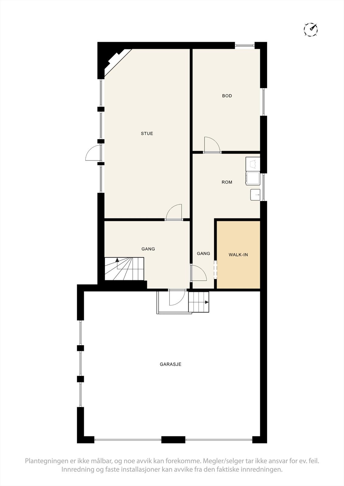 Kjelleretasjen er praktisk innredet med kjellerstue, boder og direkte tilgang til garasjen. Galleribilde