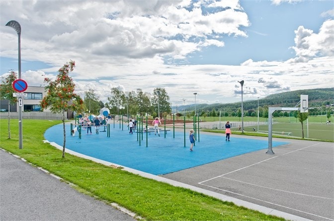 Meget populære og attraktive Midtbygda barneskole Galleribilde