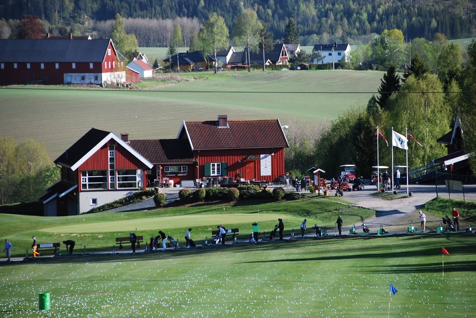 Nærhet til Kjekstad Golfklubb med 18-hulls og 9-hulls bane. Galleribilde