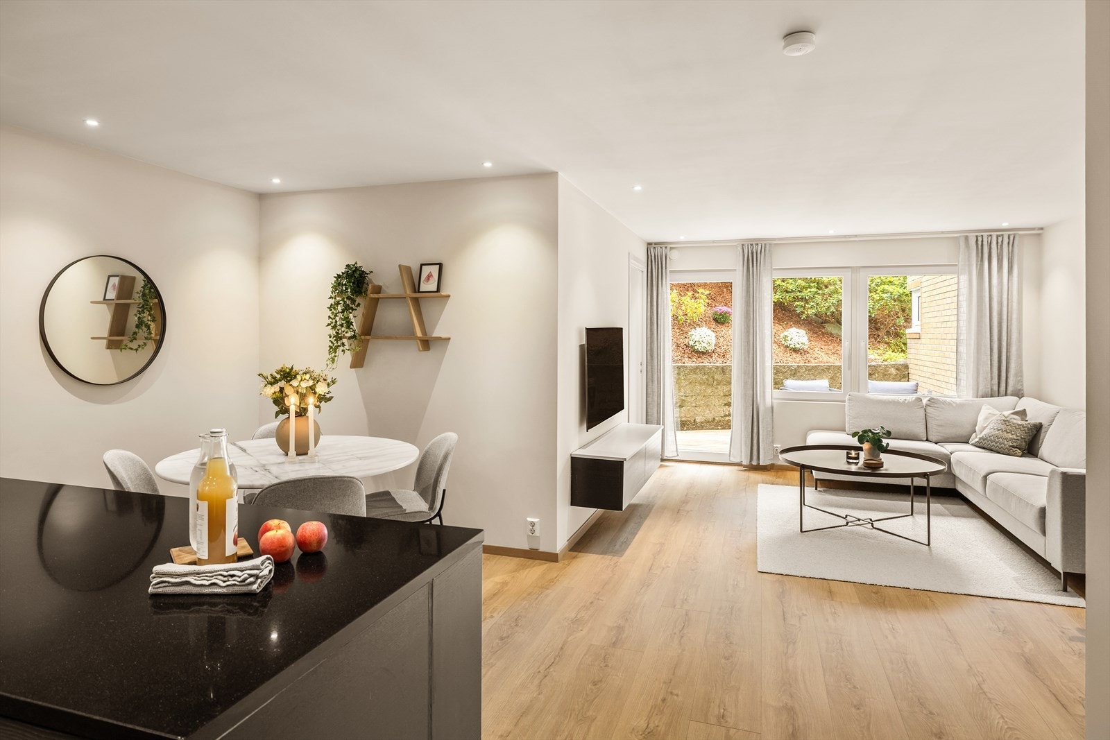 Leiligheten ble betydelig pusset opp i 2019, og har gjennomgående god standard på alle overflater. Galleribilde