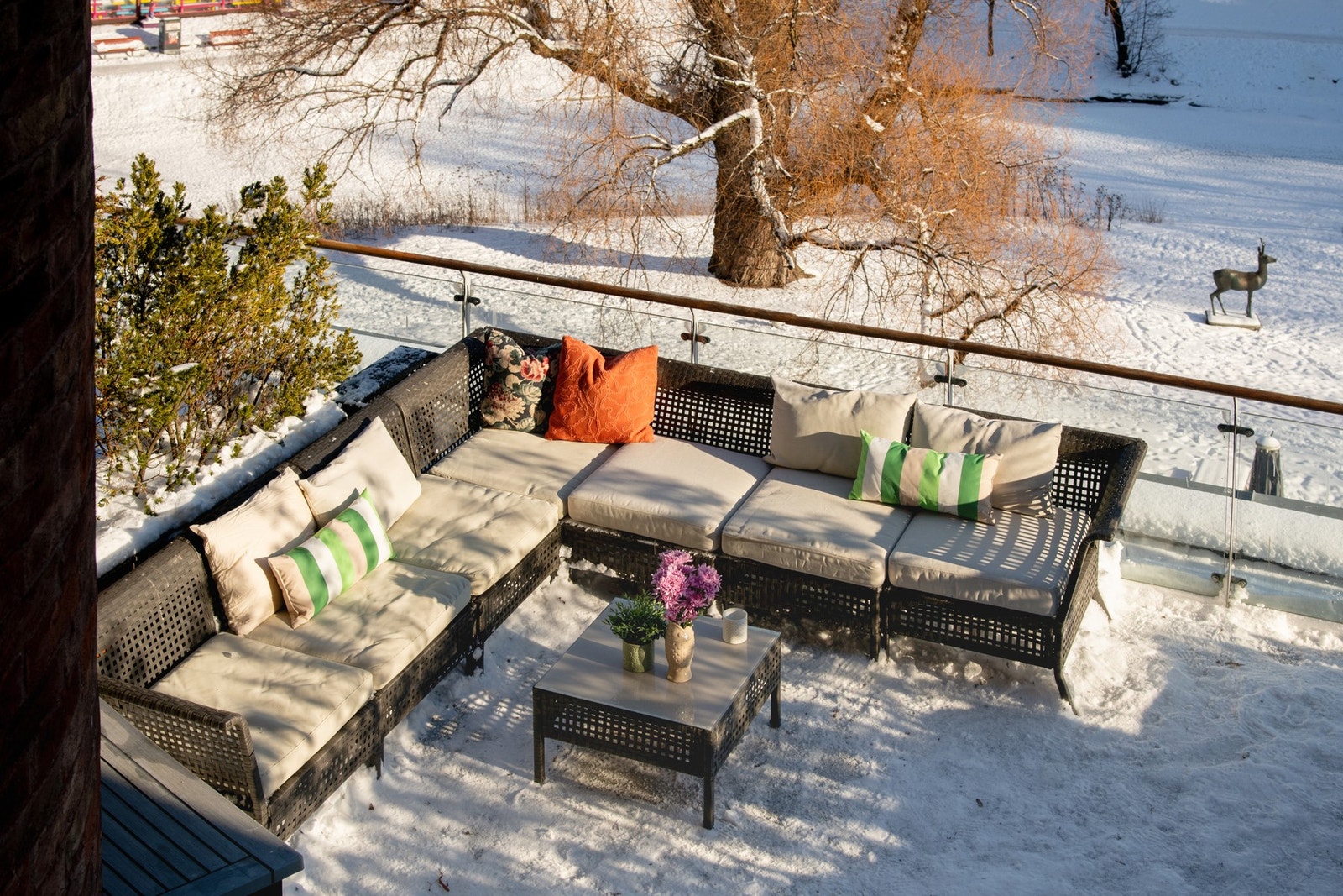 God plass til sittegruppe, grill og beplantning. Galleribilde