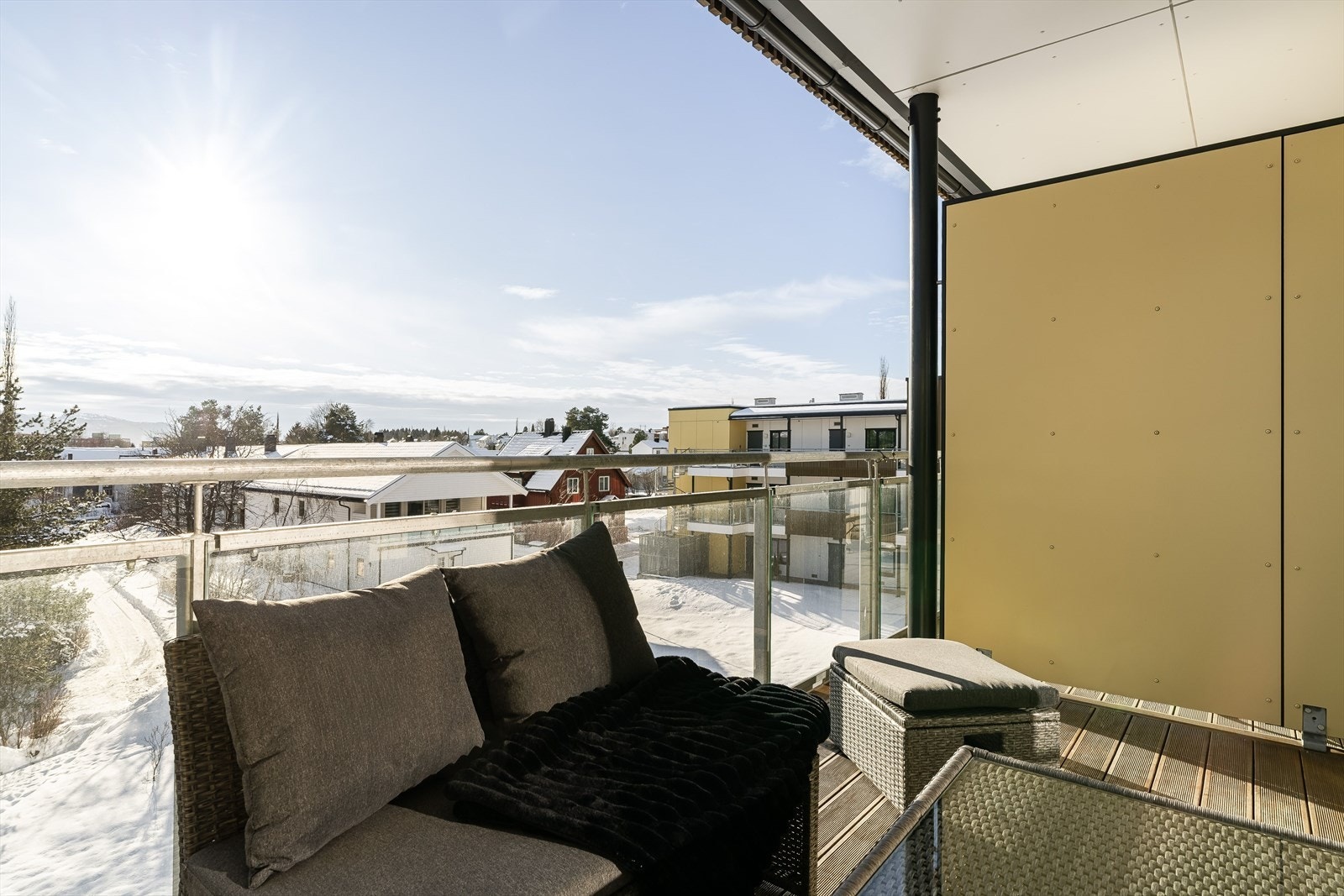 Balkongen vender i tillegg mot vest og nyter fine solforhold. Galleribilde