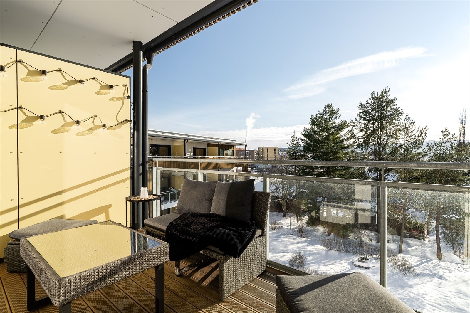 Flott og solrik balkong. Galleribilde