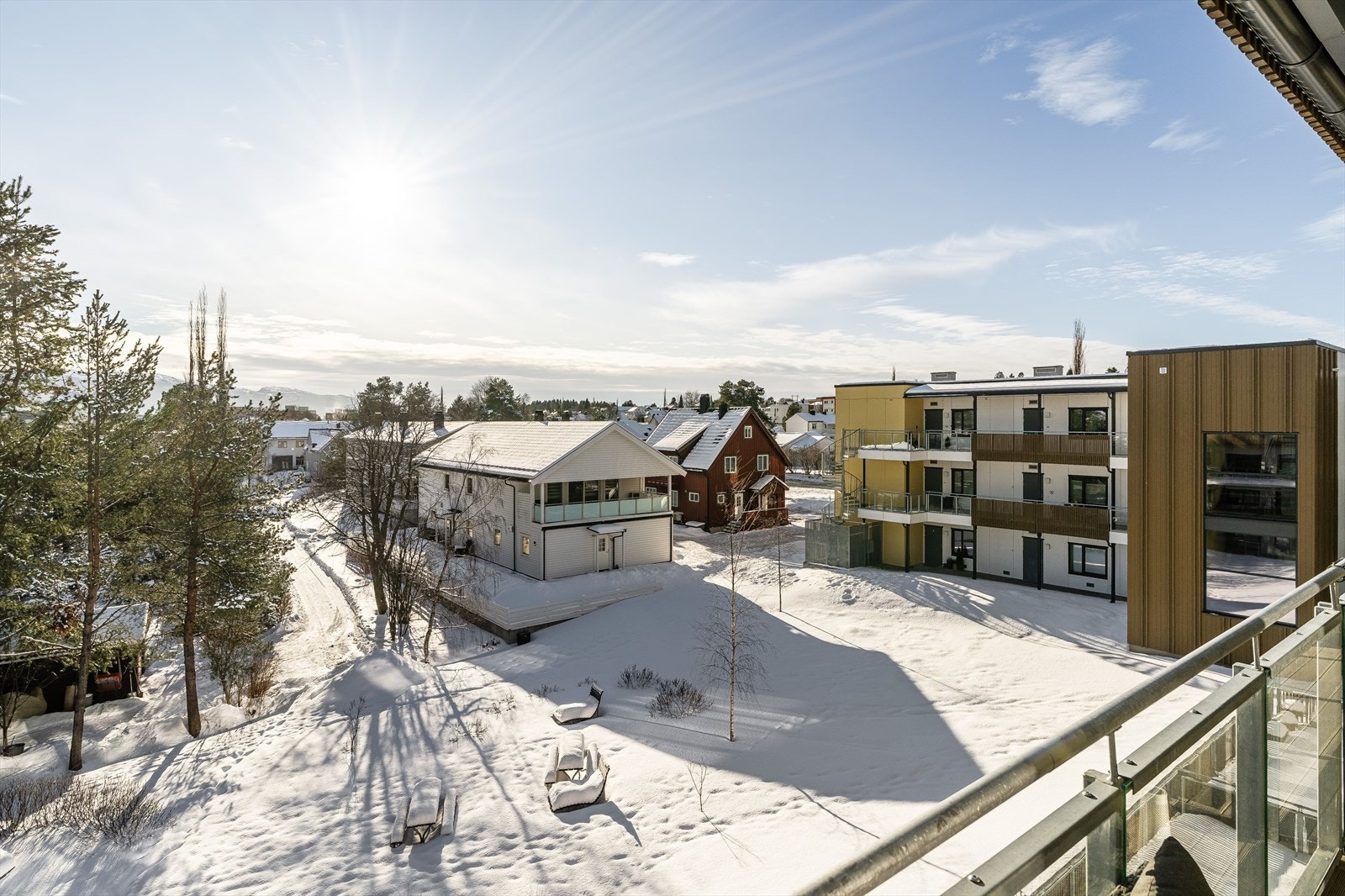 Her sitter man usjenert. Galleribilde