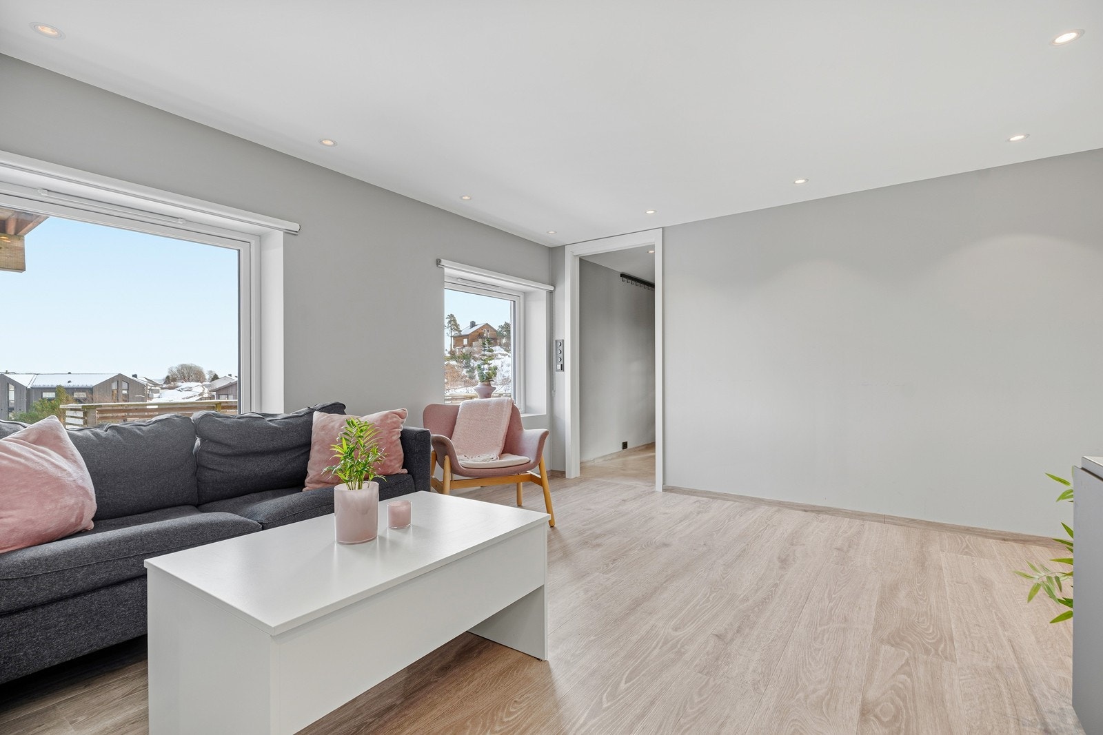 Kjellerstue med adkomst til soverom Galleribilde