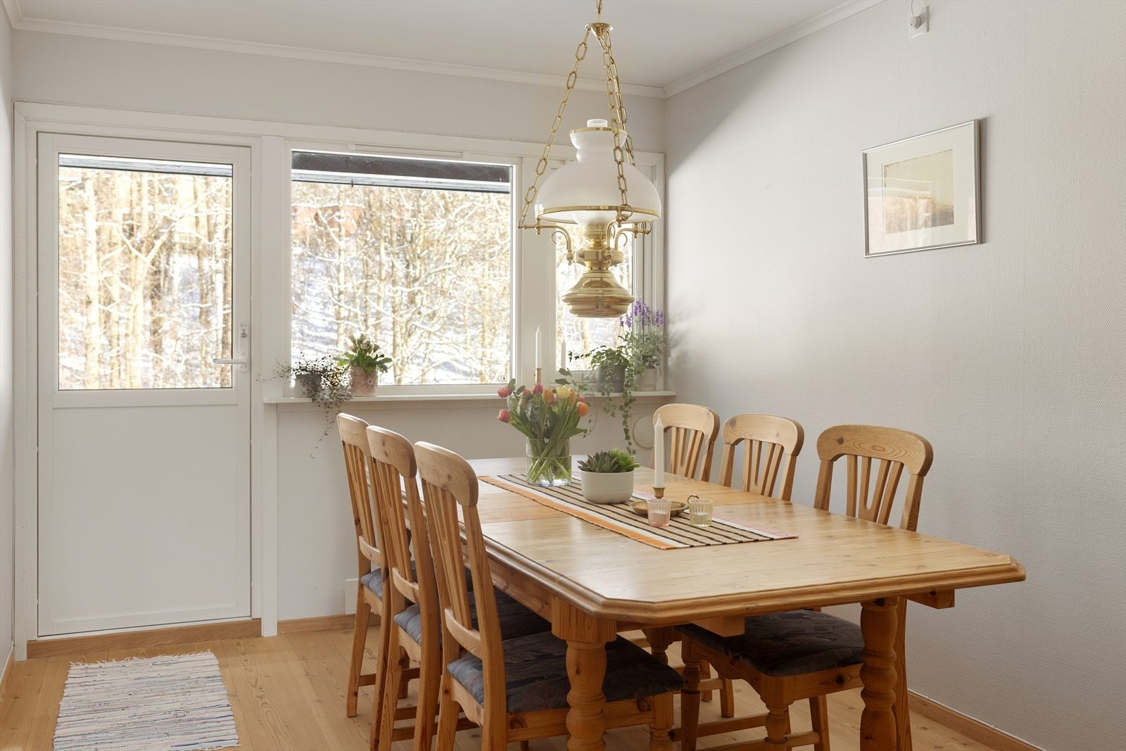 Det er god plass til stor spisegruppe. Galleribilde