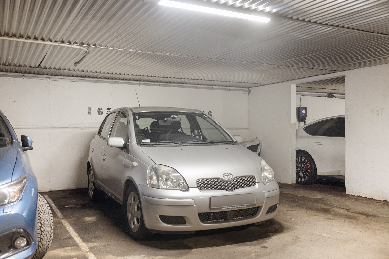 Eksklusiv bruksrett til biloppstillingsplass i garasjeanlegg. Galleribilde