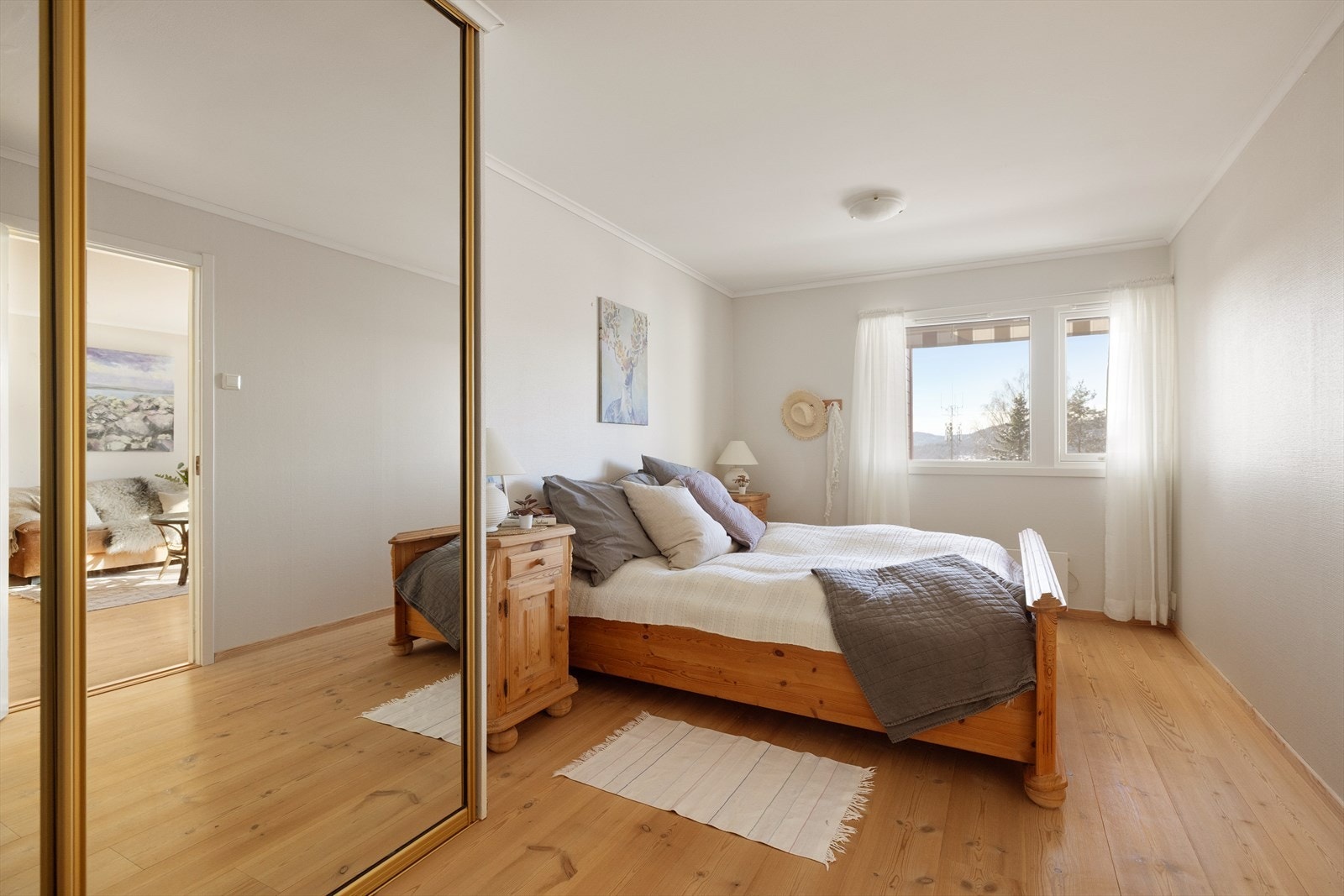 Hovedsoverommet har adkomst fra stuen. Galleribilde