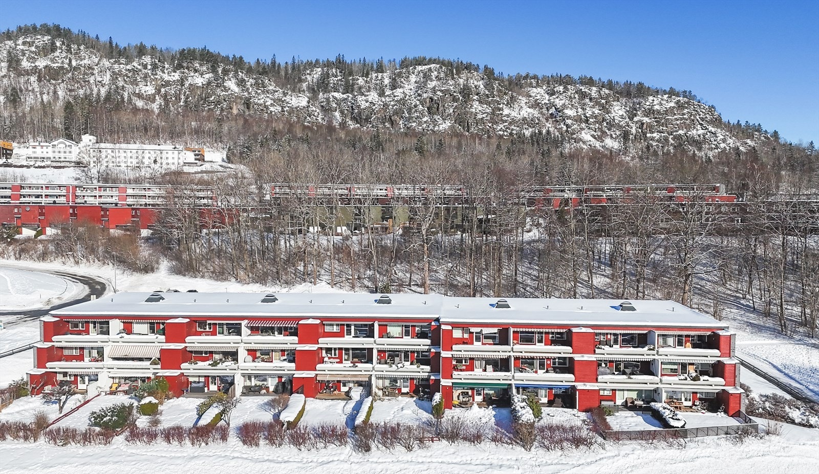 Nærhet til marka og milevis med skiløyper og turmuligheter. Galleribilde