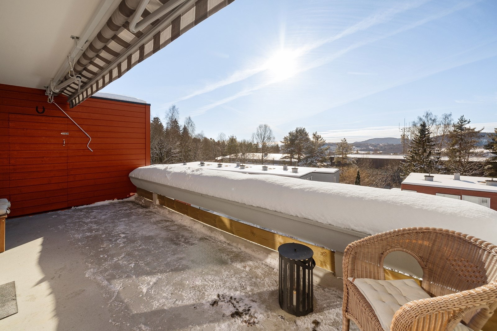 Her er det plass til flere soner med utemøblement, grill og beplantning. Galleribilde