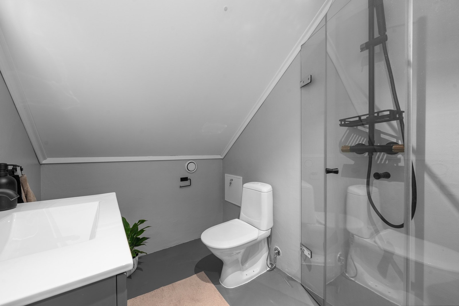 Bad | 2. etasje. Fornyet med mikrosement. Galleribilde