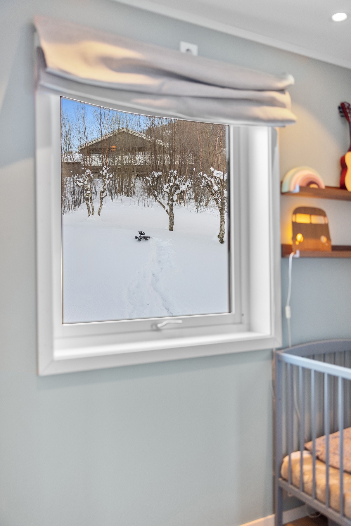 Bak huset har man til og med en egen "akebakke". Foto: Marte Vibe Galleribilde