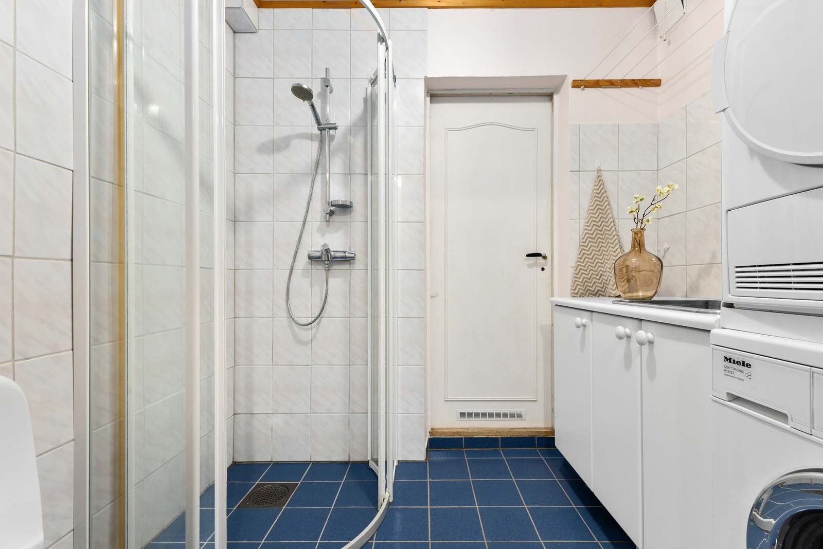 Baderom i underetasjen. Foto: Marte Vibe Galleribilde