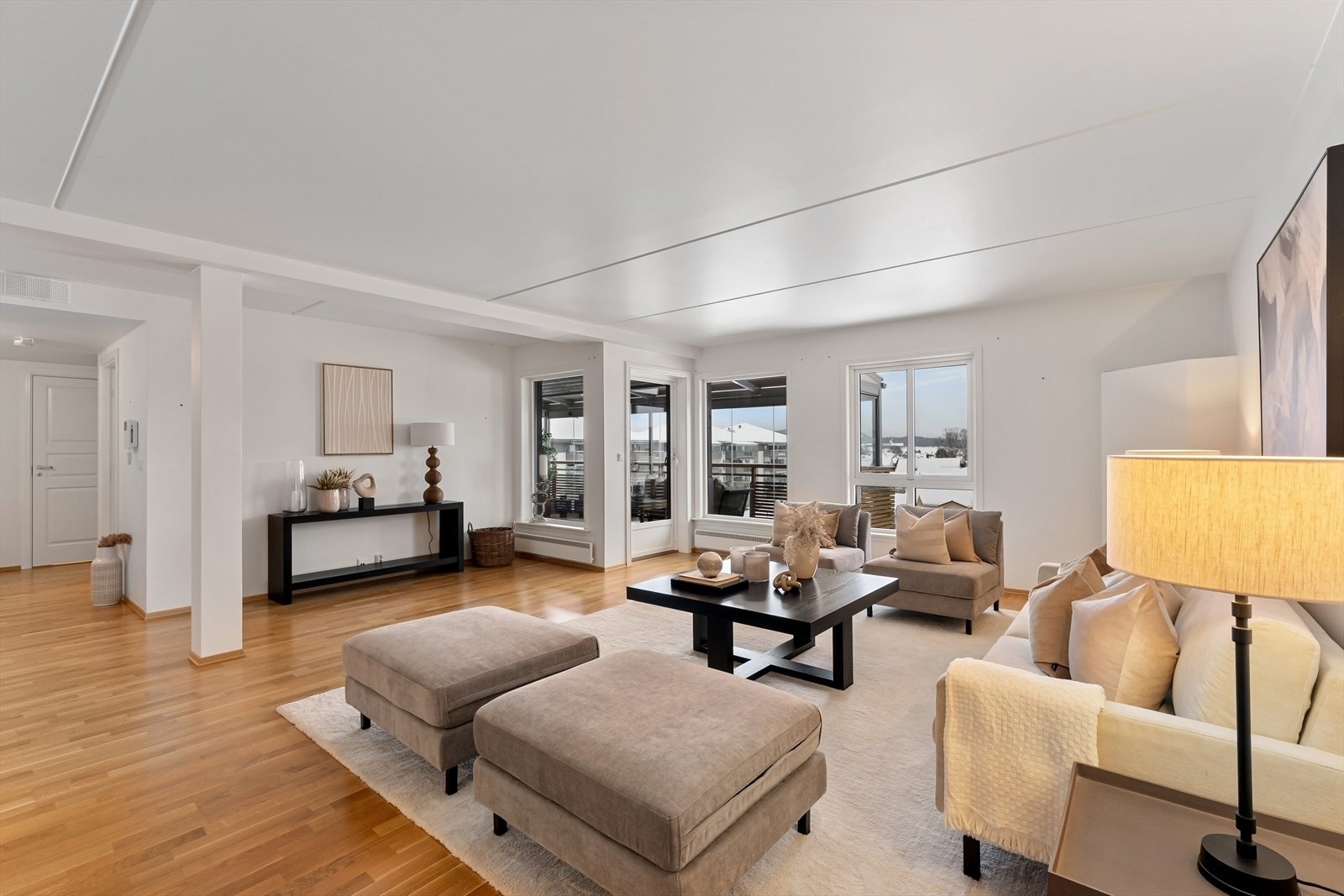 Stor og luftig stue. Galleribilde