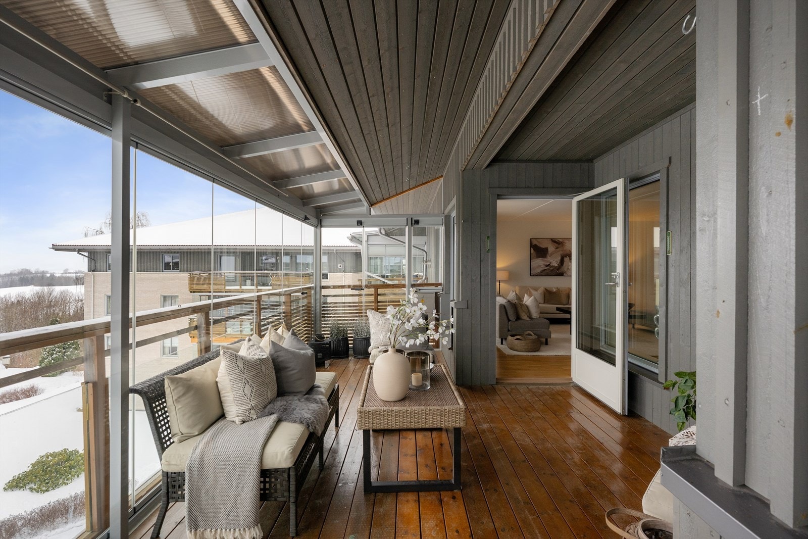 20 kvm innglasset balkong. Galleribilde