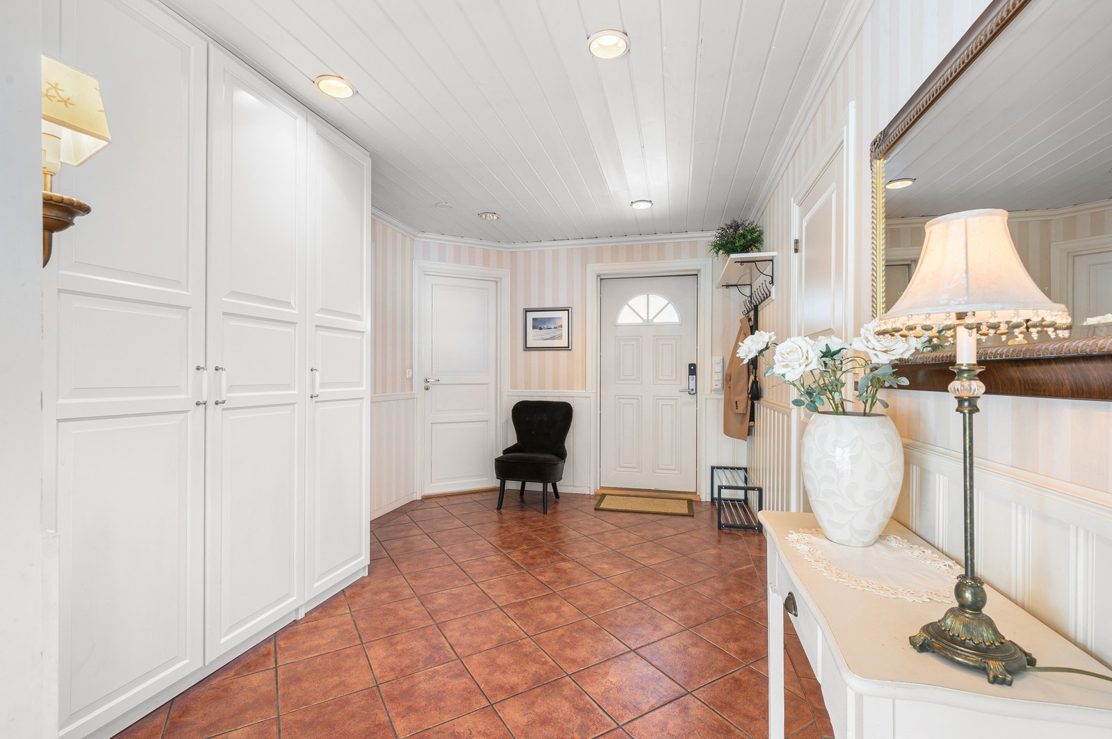 Praktisk, slitesterkt gulv, med behagelig gulvvarme. Galleribilde